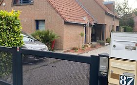 Chambre Confortable Avec Une Entree Independante - Parking & Acces Lille Facile